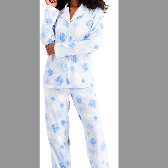 Charter Club Other - NWOT Charter Club 2 Piece Fleece Pajama Set Light Blue Snowflakes Size Medium ❄️